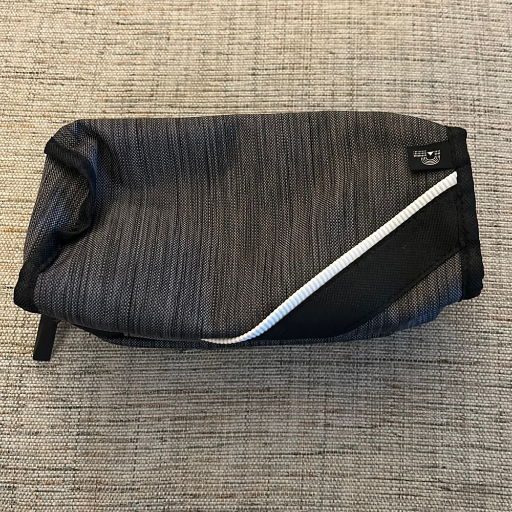 Travel electronic case